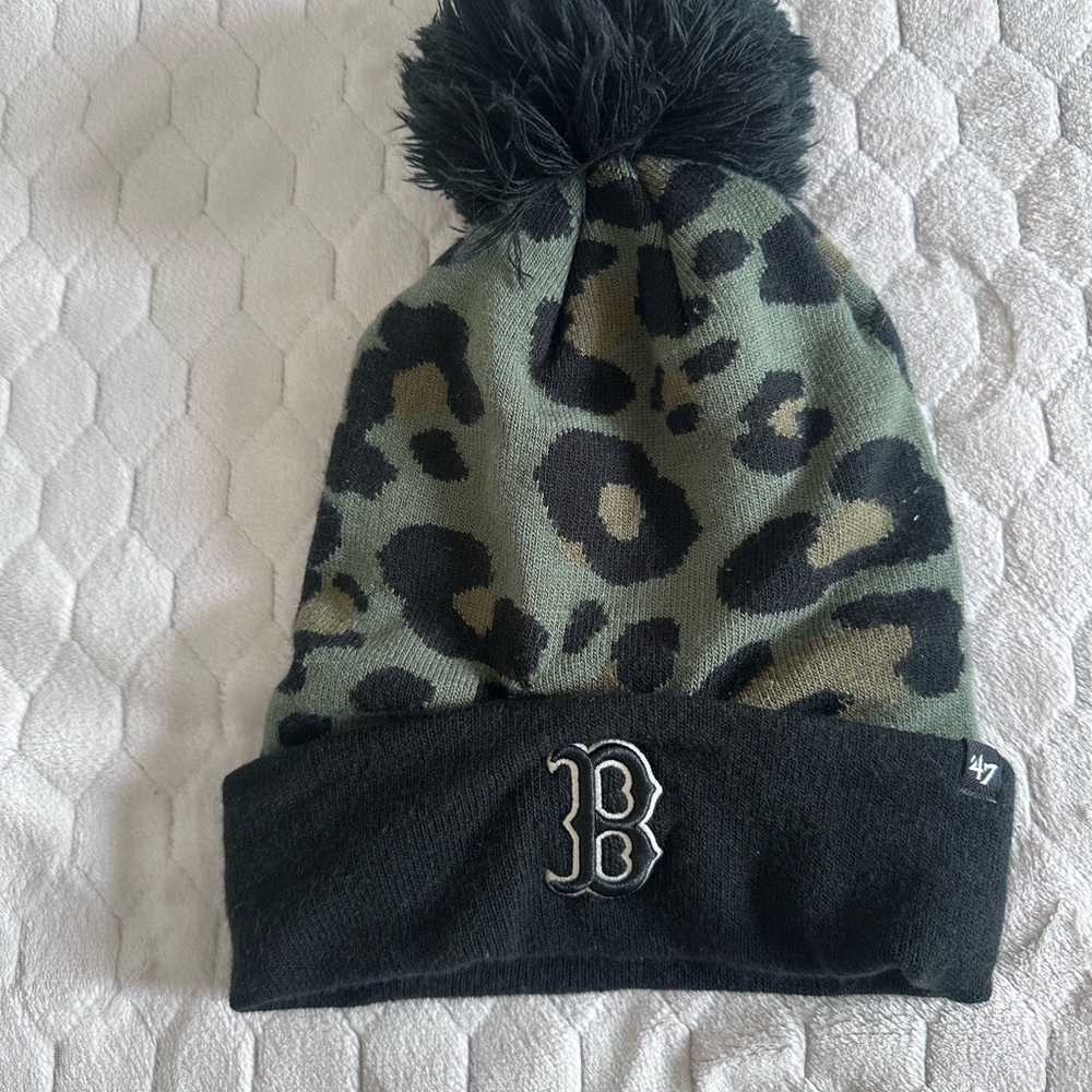 '47 Brand Boston Women’s  Pom Pom Beanie - Green Leopard Black MLB
